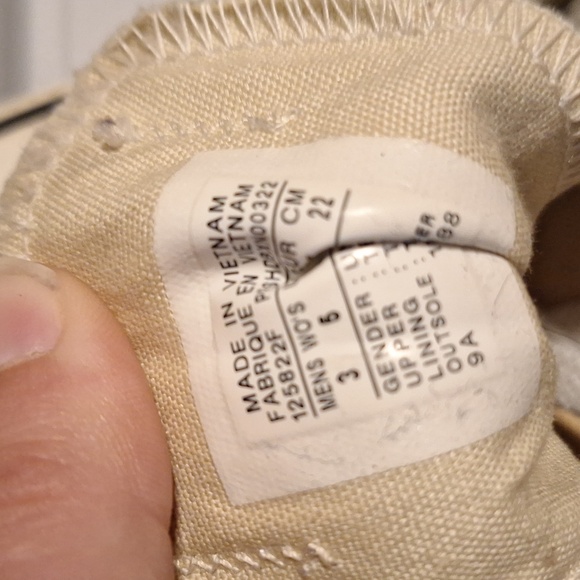 Converse shoes - Picture 3 of 4